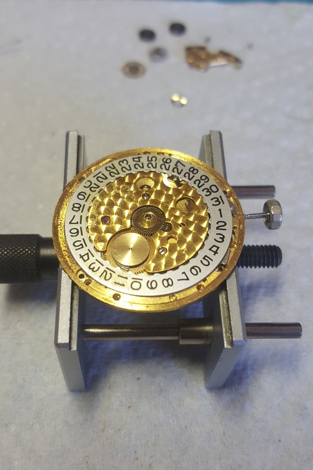 Il aura fallu de la patience pour restaurer cette Baume et Mercier à micro rotor 25111410364514657918666780