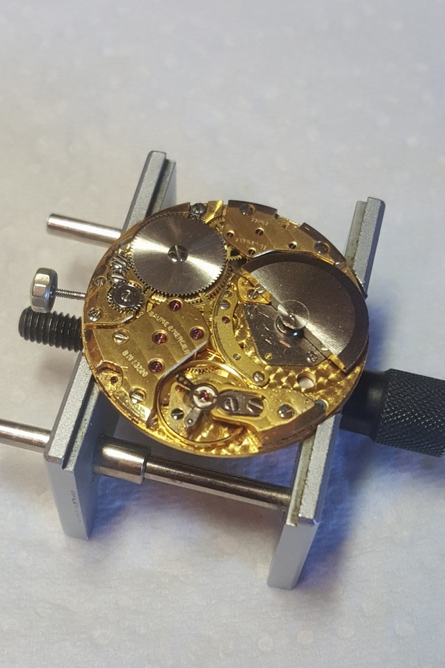Il aura fallu de la patience pour restaurer cette Baume et Mercier à micro rotor 25111410364614657918666782