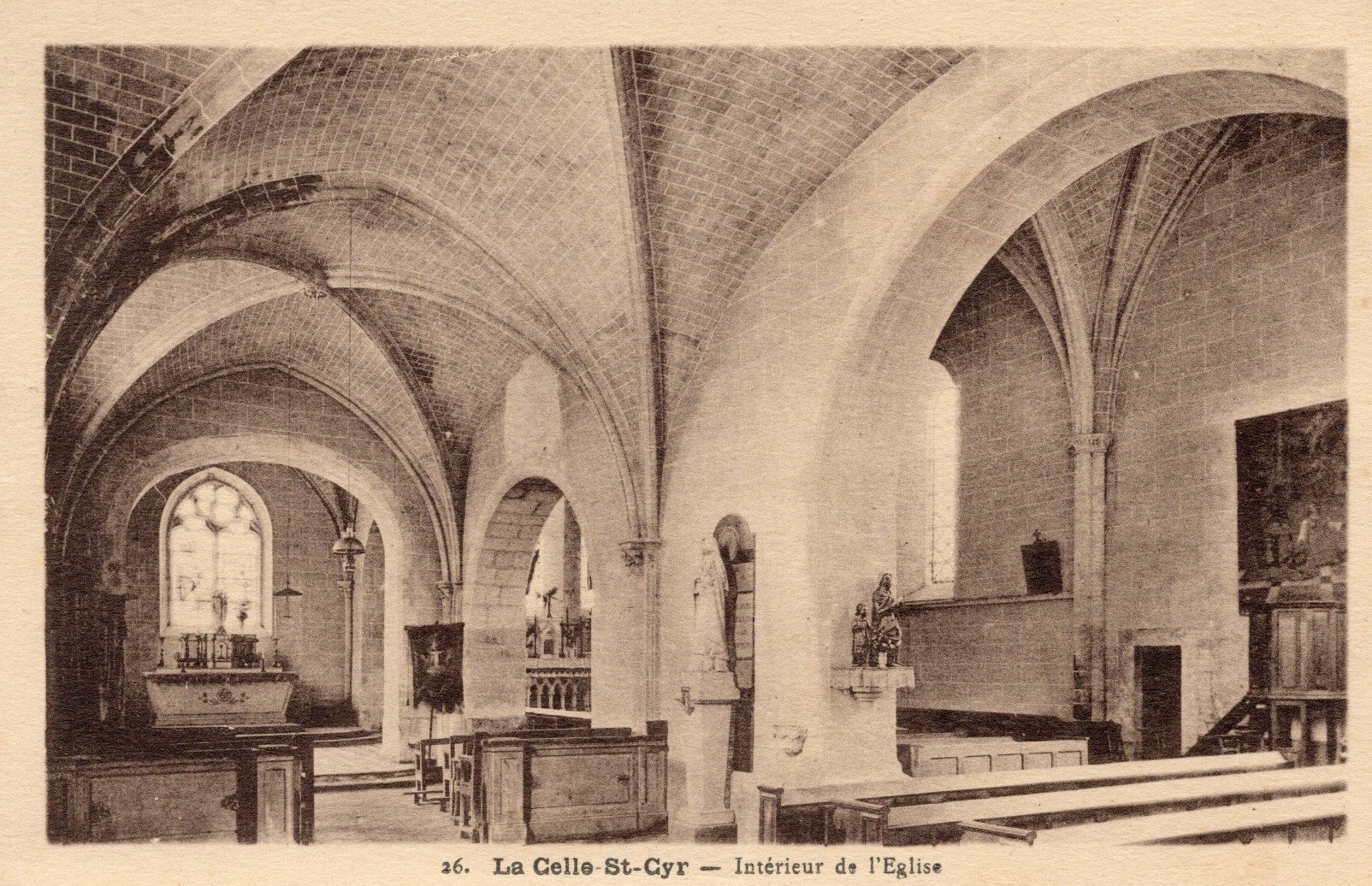 cartes postales anciennes - 2-105 interieur de l'eglise 26