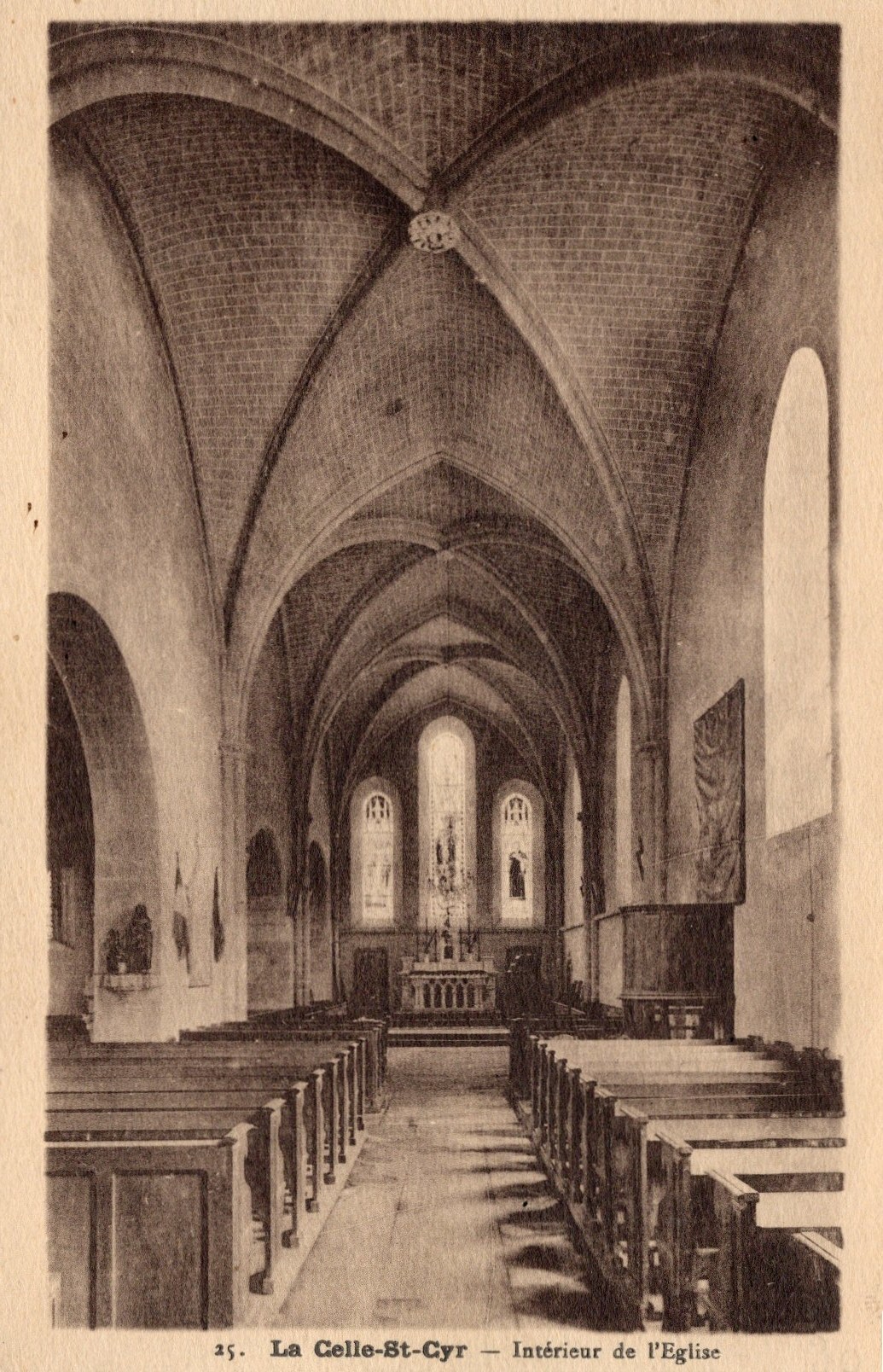 cartes postales anciennes - 3A interieur de l'eglise 25