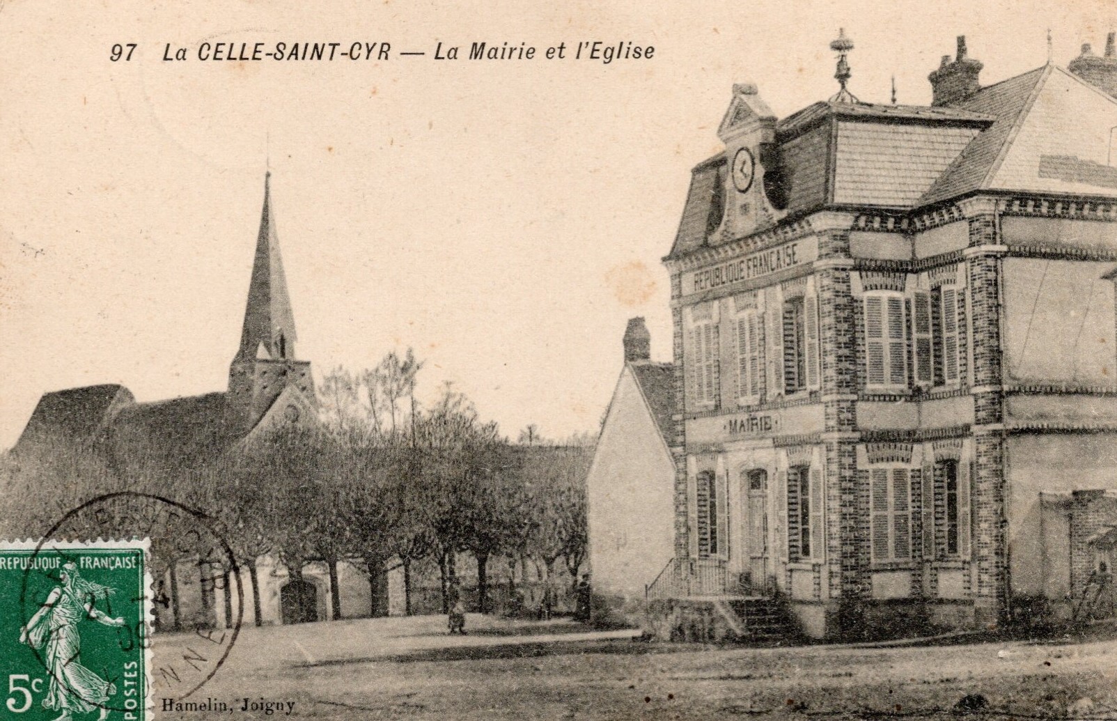 cartes postales anciennes - 5-113 la mairie et l'eglise 97