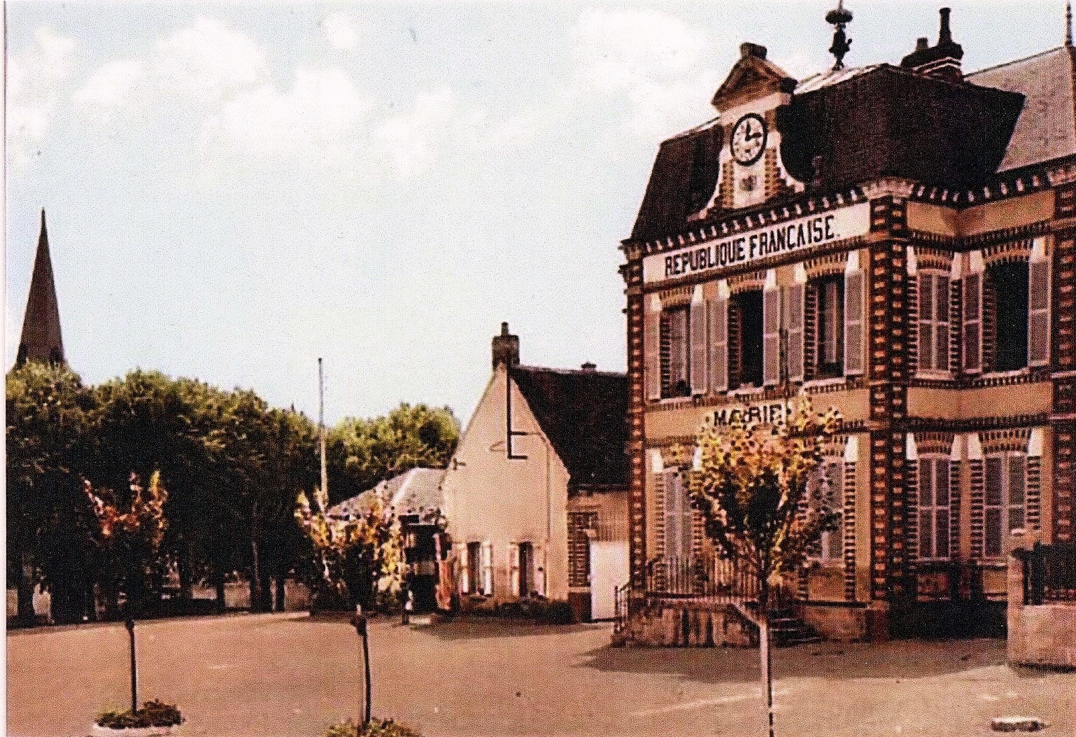cartes postales anciennes - 8-000 place de la mairie 00