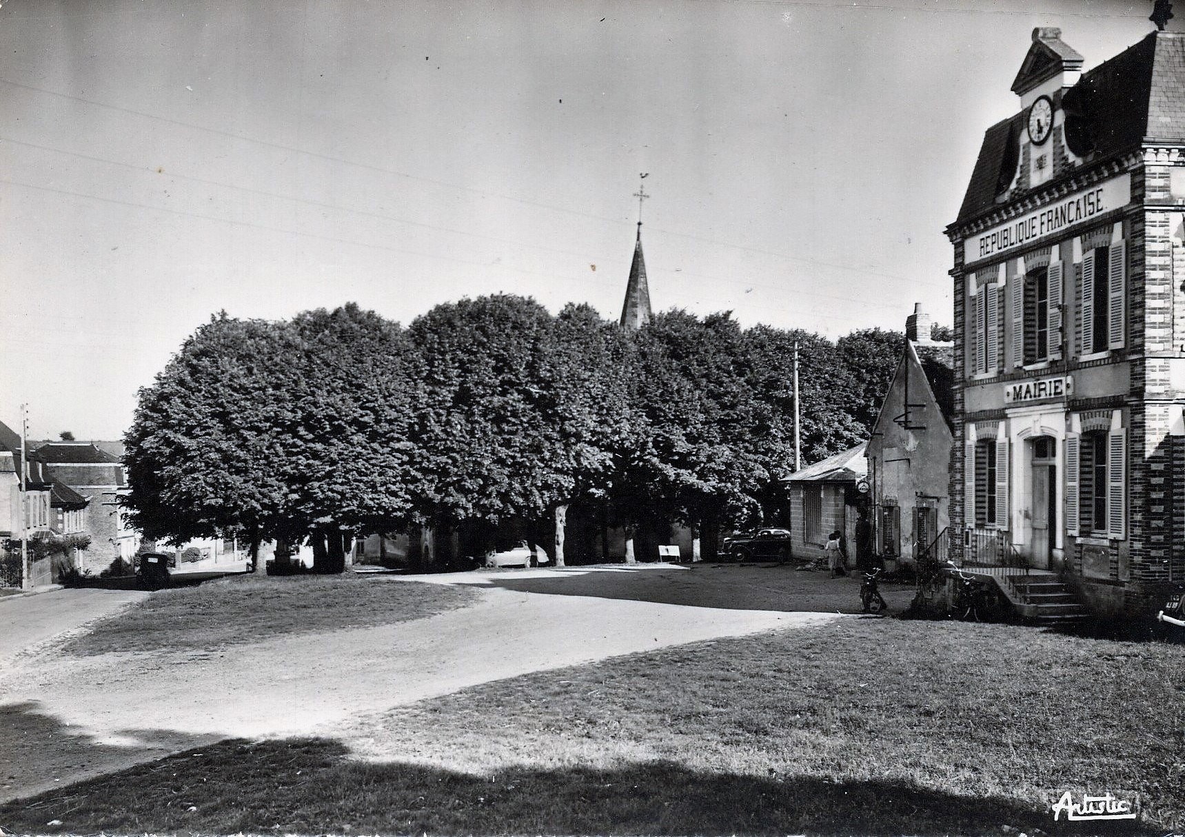 cartes postales anciennes - 8A place de la mairie 2