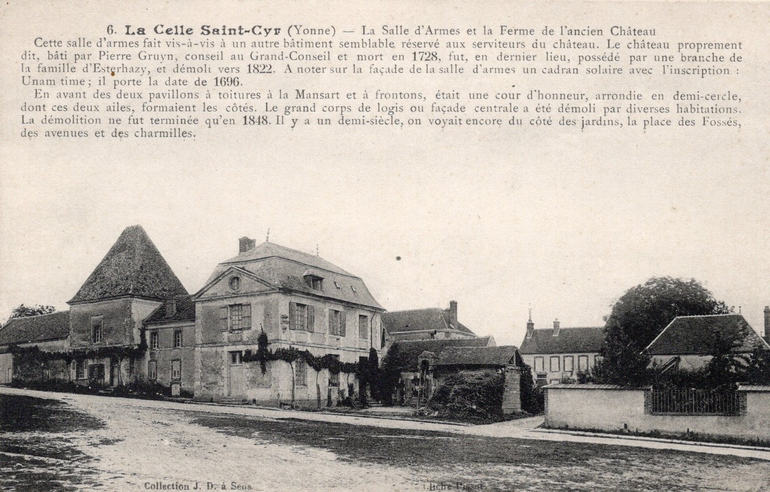 cartes postales anciennes - 9-108 la salle d'arme et la ferme de l'ancien chateau 6