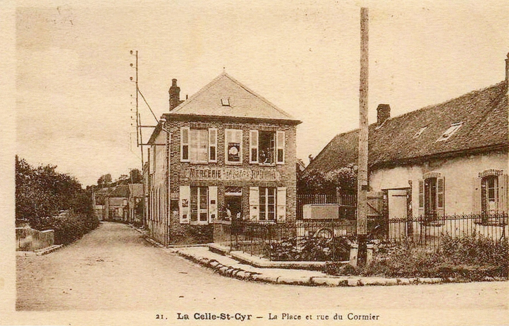 cartes postales anciennes - 24-30 le carrefour 3