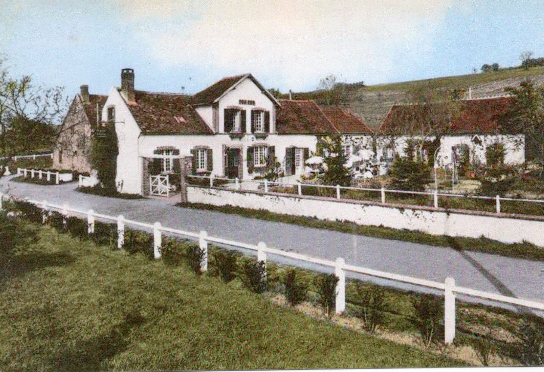 cartes postales anciennes - 35A1 -15 fontaine aux muses 2