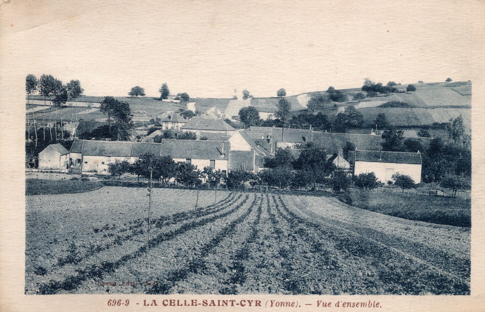 cartes postales anciennes - 53-42 vue d'ensemble 696 9prise de la route de pinelle