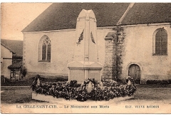cartes postales anciennes - 15A-Amonument aux morts