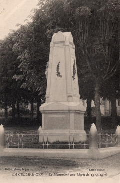 cartes postales anciennes - 15-90 le monument au morts de 14 18