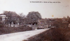 cartes postales anciennes - 32-001 rte de precy entree du village