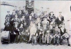 cartes postales anciennes - 65-001 fanfare du village