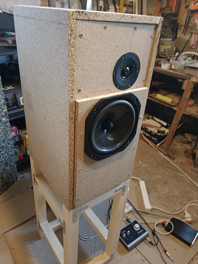 [Image: QAOfWb-HM210Z12-TWN29RN.jpg]